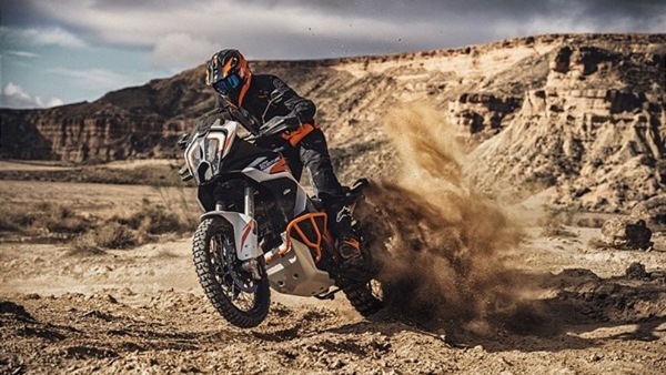 Nuova KTM 1290 Super Adventure R 2021: ancora più grinta