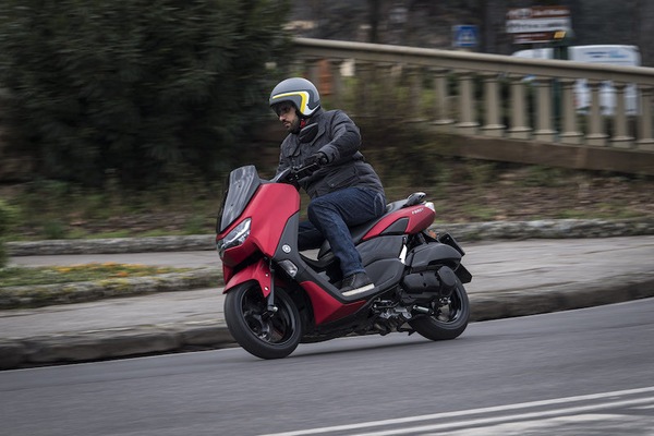 Test, Yamaha NMax 125: piccolo grande alleato per la mobilità