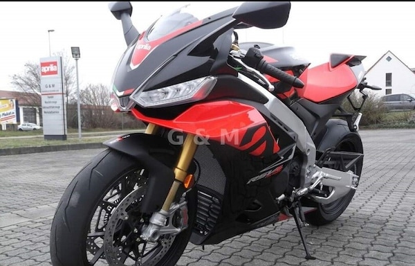 Aprilia RSV4: nuove foto in attesa del debutto ufficiale
