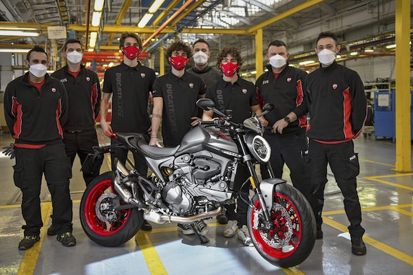 Ducati Monster, produzione al via con i piloti MotoGP