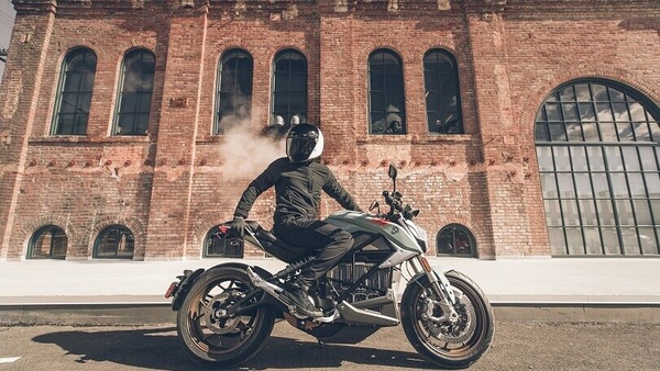 Regno Unito, i giovani preferiscono le moto elettriche