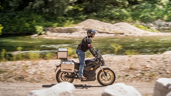 Le moto elettriche dovrebbero fare rumore?