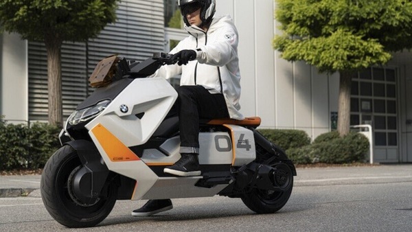 BMW CE-04, primo sguardo al nuovo scooter elettrico