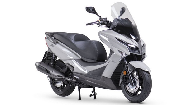 Kymco X-Town 300i: Euro 5 e non solo per lo "scooterone" di Taiwan
