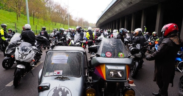 Francia, motociclisti in piazza contro la revisione: non migliora la sicurezza