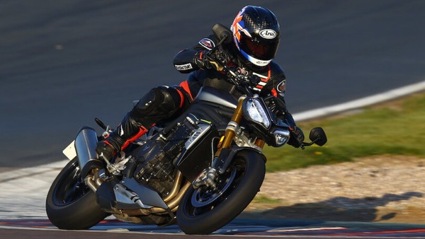Prova Triumph Speed Triple 1200 RS: Dio salvi la regina