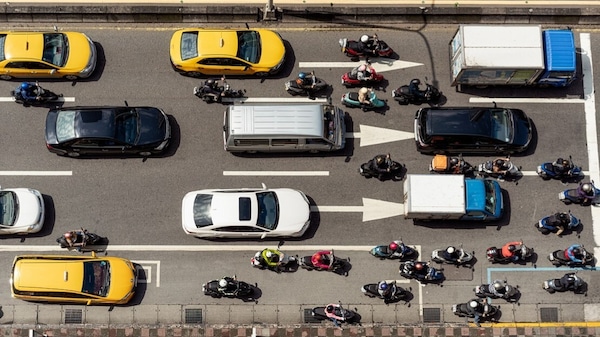 Lane splitting: perchè in alcuni paesi è illegale?