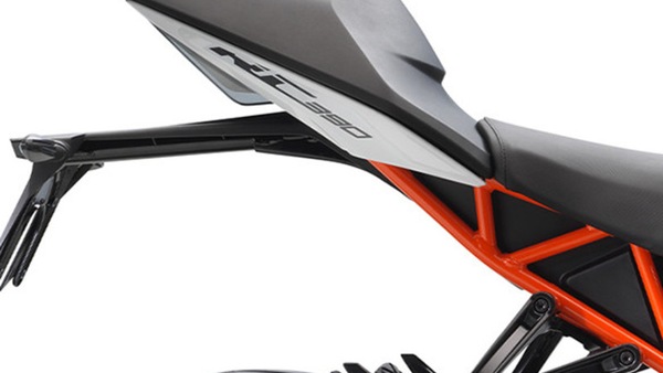 KTM RC 390 2022, foto spia anticipano l'arrivo della piccola sportiva