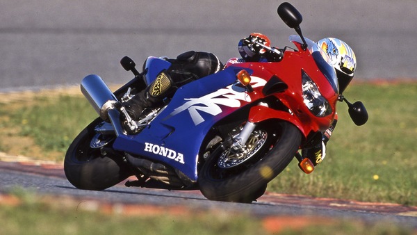 Rewind, Honda CBR 600 F '98: veloci senza soffrire