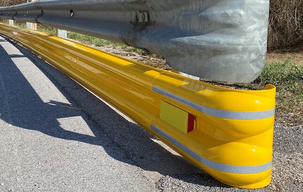 Dispositivi salva motociclisti: l'idea del policarbonato