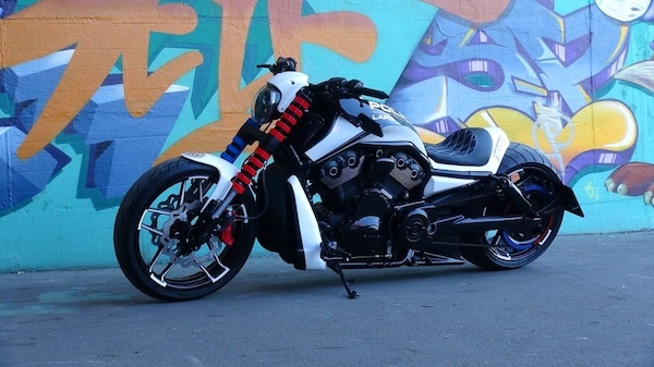 Harley-Davidson V-Rod, la LAPD 300 Razor omaggia la polizia di Los Angeles