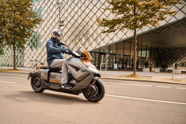BMW CE 04: svelata la versione definitiva