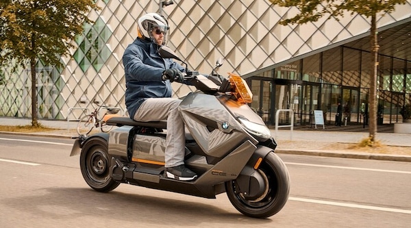 BMW CE 04: svelata la versione definitiva