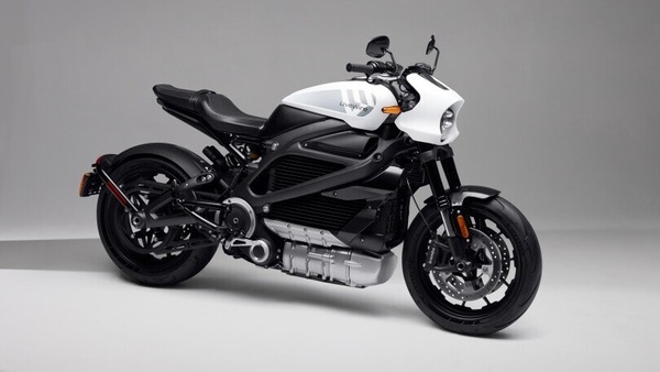 LiveWire ONE si presenta: medesimo concetto elettrico ma cala il prezzo