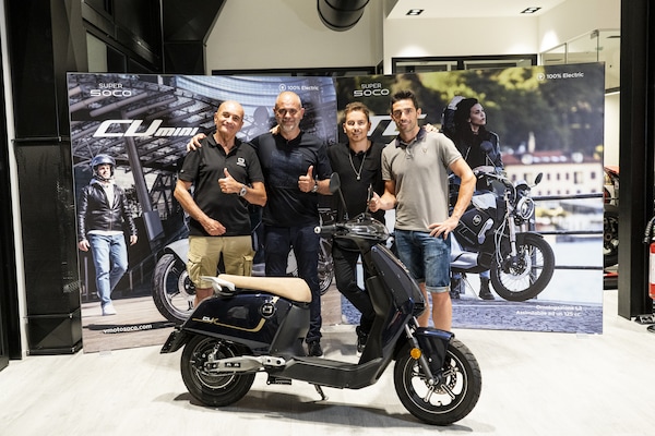 Jorge Lorenzo, Michele Pirro e Dario Marchetti inaugurano il nuovo store Super Soco a Misano