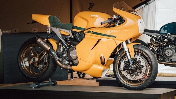 Ducati Monster 1200 db25, la naked mette il vestito