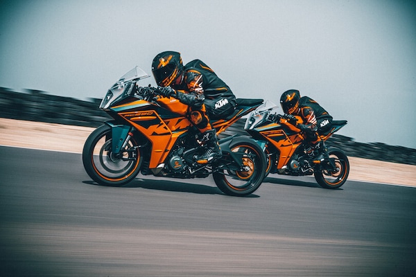 KTM RC 390 e RC 125 2022, sportive con ambizioni da MotoGP