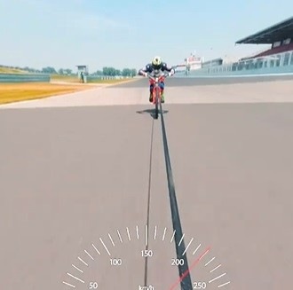 Con la bici a 221 km/h: ma a tirare è la Honda CBR1000RR-R