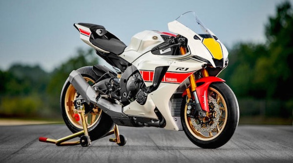 Yamaha celebra 60 anni di corse: arriva la livrea "Speed Block" per la famiglia R