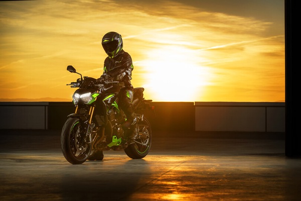 Kawasaki Z900: Brembo e Öhlins con la versione SE