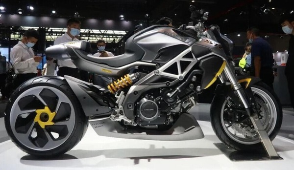 Cyclone RA9: naked Hi-Tech ispirata alla Shiver