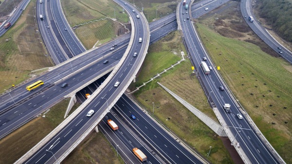 Vìoli la corsia d'emergenza chiusa al traffico? Arriva la multa