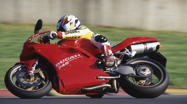 Rewind, Ducati 748: sorella terribile