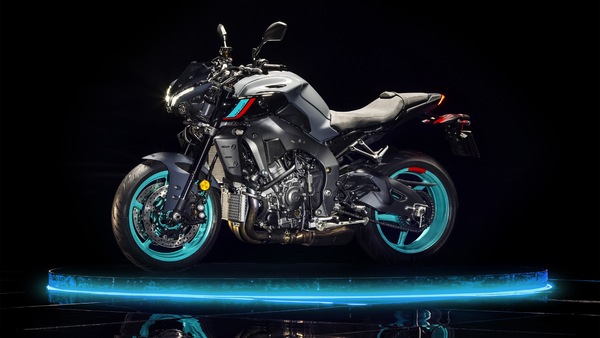 Yamaha aggiorna la MT-10 per il 2022: divertimento fatto naked
