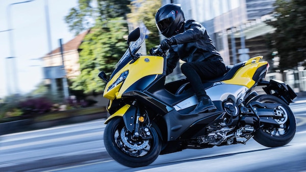 Yamaha rinnova TMAX e TMAX Tech MAX: a EICMA 2021 i nuovi scooter