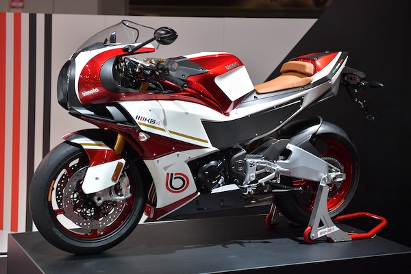 Bimota, ad EICMA debuttano la KB4 ed la café racer RC
