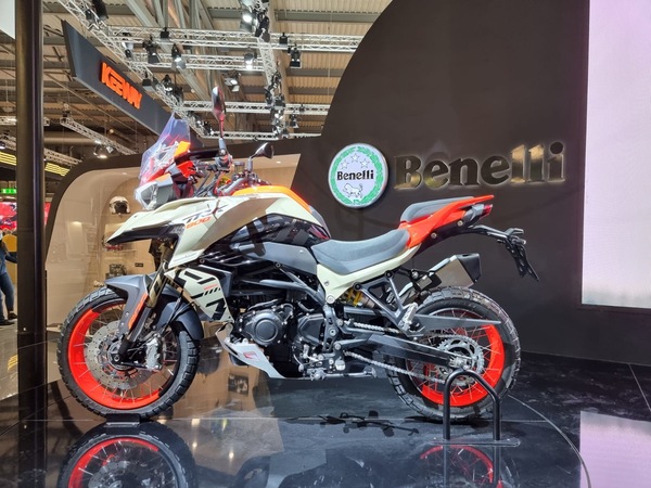 Benelli svela l'attesa TRK 800, (per ora) come concept