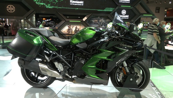 Kawasaki Ninja SX SE 2022: sport tourer che graffia