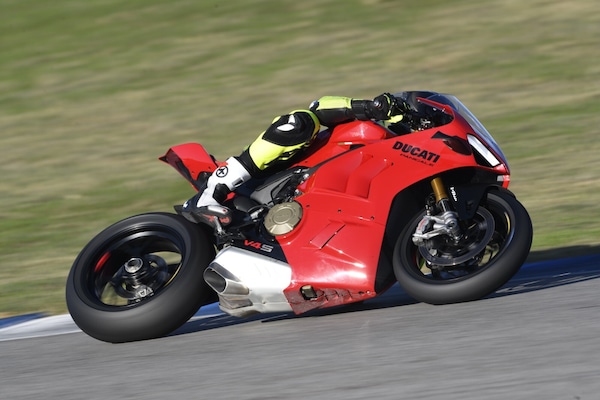 Test Ducati Panigale V4 S 2022, i voti del #SottoEsame