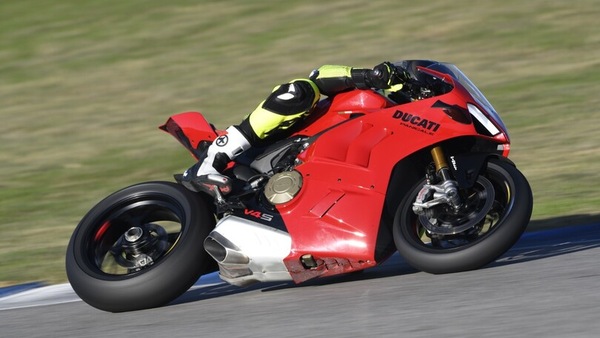 Test Ducati Panigale V4 S 2022, i voti del #SottoEsame