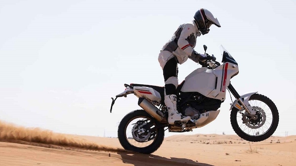 Ducati lancia la sua sfida: ecco la DesertX