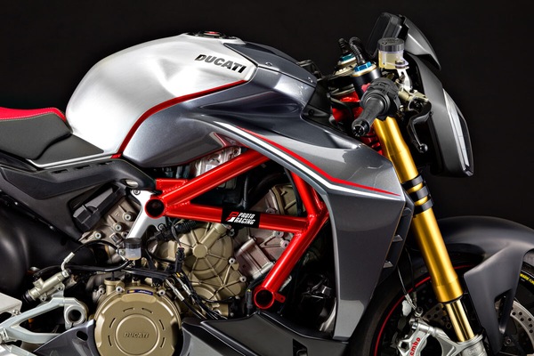 Elyon rimette il traliccio sul Ducati V4