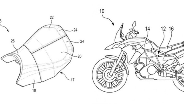 BMW, ecco la sella che si regola in larghezza