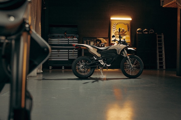 Lettere, moto elettrica e Cina: ma il "diavolo" è davvero così brutto?