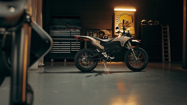 Lettere, moto elettrica e Cina: ma il "diavolo" è davvero così brutto?