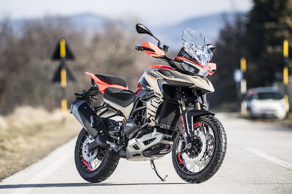 Benelli TRK 800: "Il design? I motociclisti diranno se è azzeccato" VIDEO