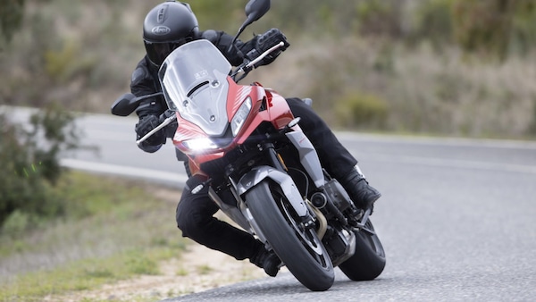 A ruota libera, Triumph Tiger Sport 660: giusta, come la ragazza della porta accanto