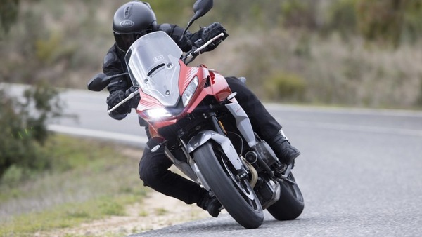 A ruota libera, Triumph Tiger Sport 660: giusta, come la ragazza della porta accanto