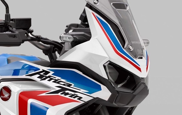 Immaginare una moto e disegnarla: "L'Africa Twin? Come Dart Vader di Guerre Stellari"