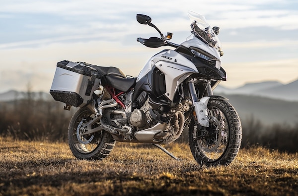 Ducati Multistrada V4 2022: ora si abbassa per... i più bassi