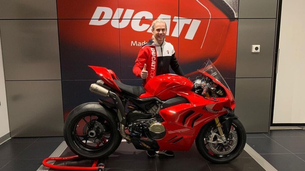 Ducati, una Panigale V4 S per Bautista: super regalo da 40mila euro