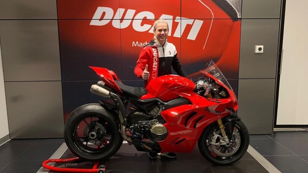 Ducati, una Panigale V4 S per Bautista: super regalo da 40mila euro
