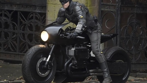 The Batman: l'uomo pipistrello guida finalmente una vera moto