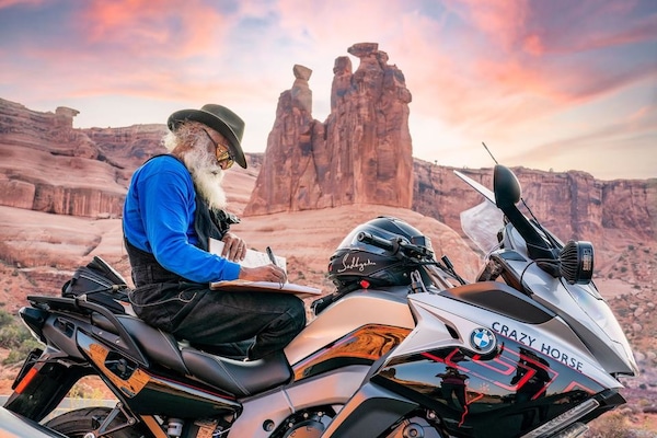 Viaggiatori, Sadhguru: chi è, e perchè ha attraversato l'America in moto?