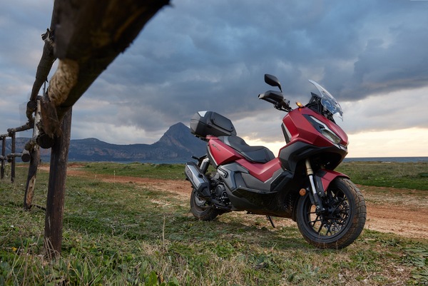 Honda, NT1100 e ADV350 premiati con i Red Dot Awards