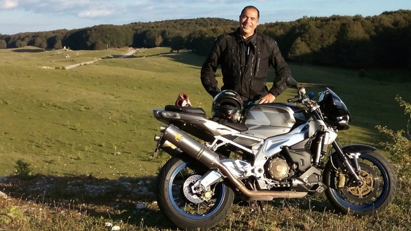 Aprilia Tuono 1000 R: come innamorarsi di una moto